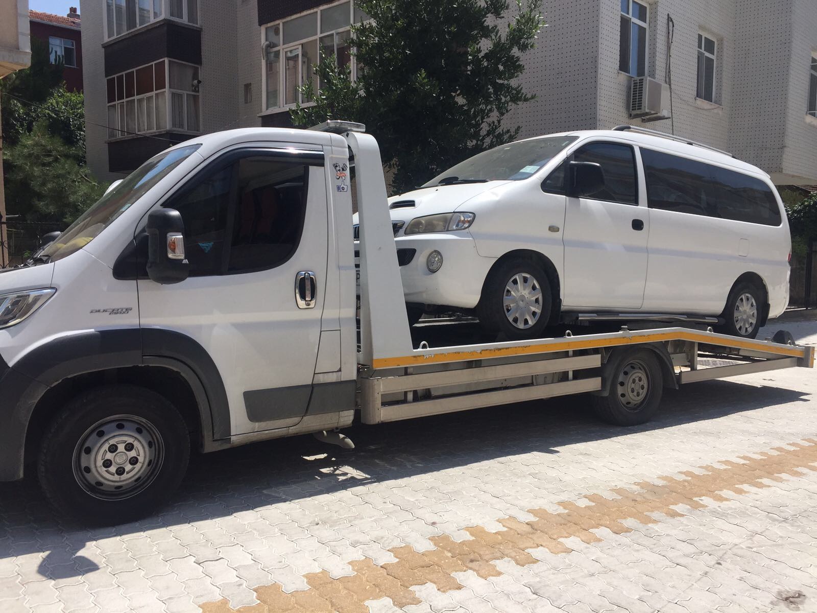 Ataşehir Oto Çekici, Kurtarıcı ve Yol Yardım